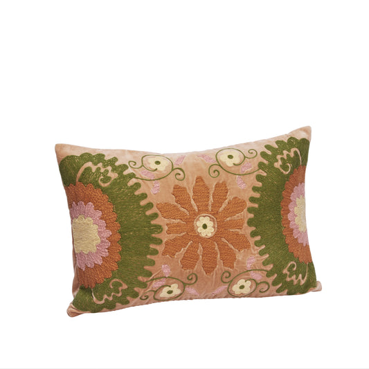 EMBROIDERED VELVET CUSHION COVER - madam Stoltz, besticktes Kissen aus Baumwollsamt