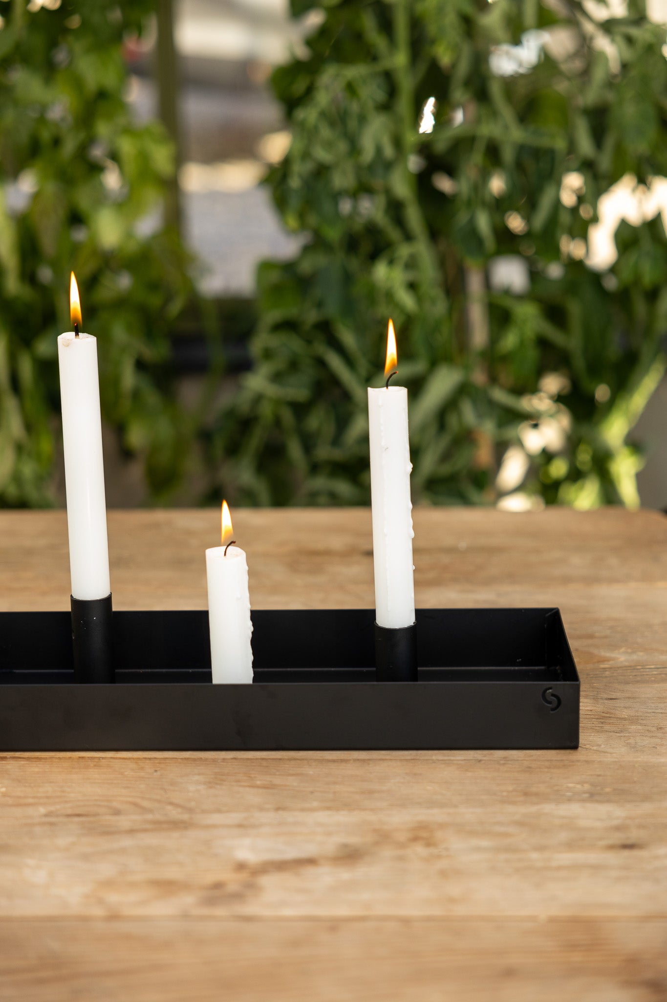 Storefactory Sund Large Schwarz – großer, eckiger Kerzenhalter mit versetzbaren Kerzenhaltern.