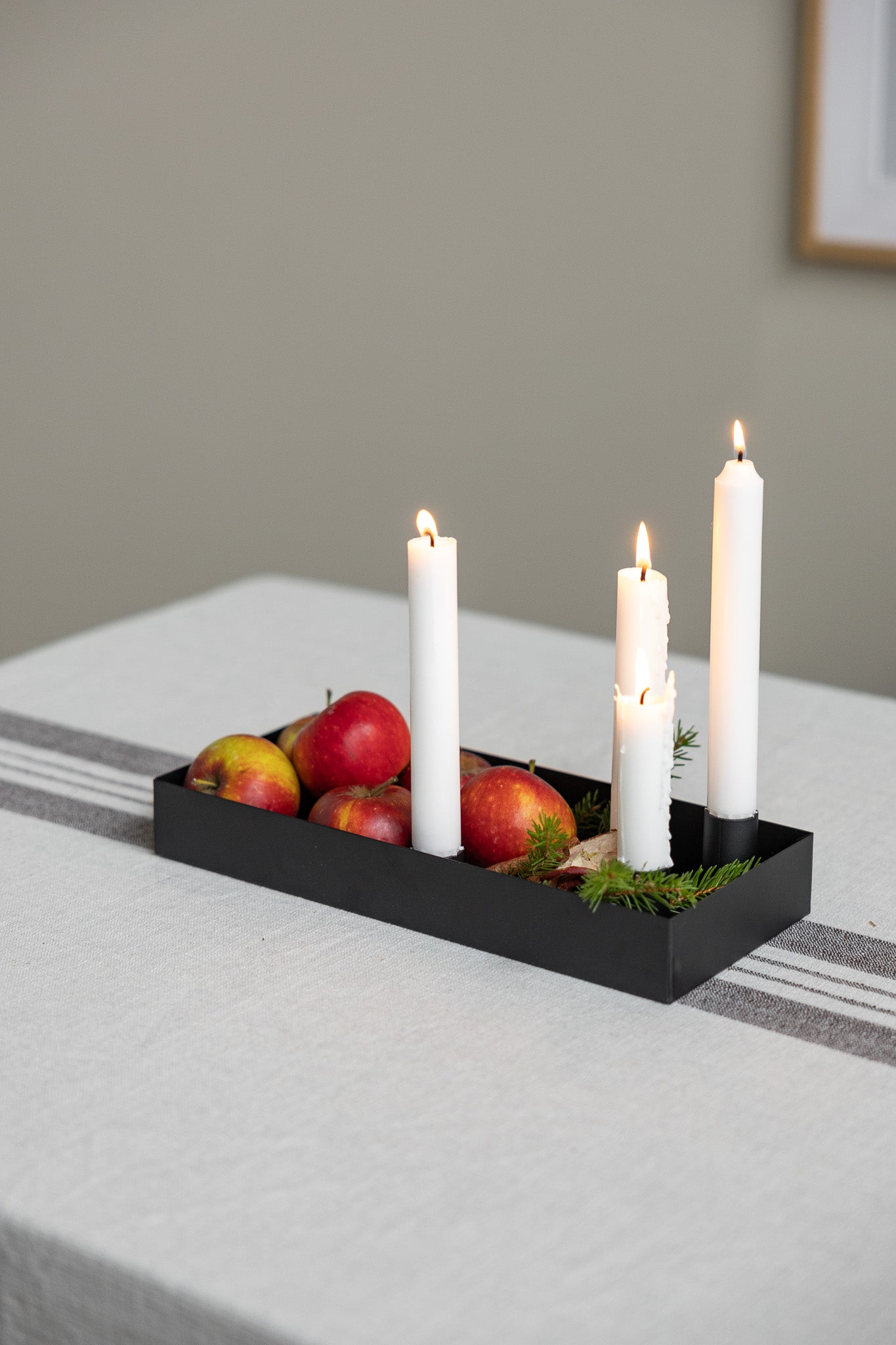 Storefactory Sund Small – eleganter schwarzer Kerzenhalter mit Magnetfunktion. Zeitloses Design, vielseitig kombinierbar.