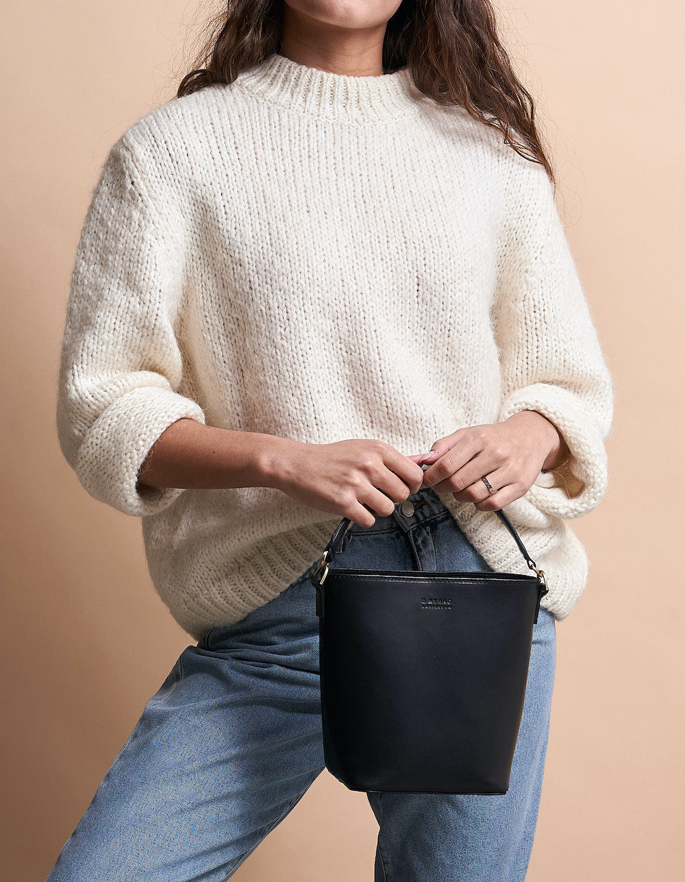 Bobbi Bucket Bag - Midi - Black Classic