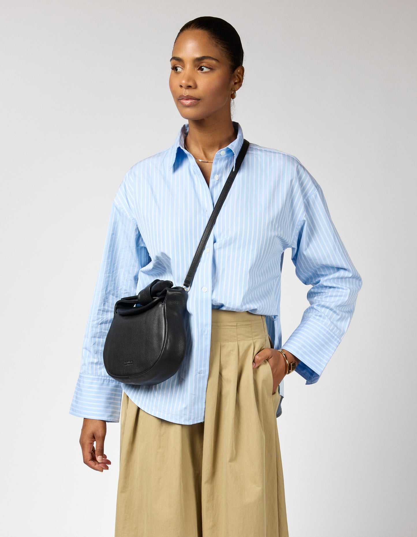 O My Bag Coco Croissant – Handtasche aus Soft Grain Leder mit Bow Handle & Crossbody Strap