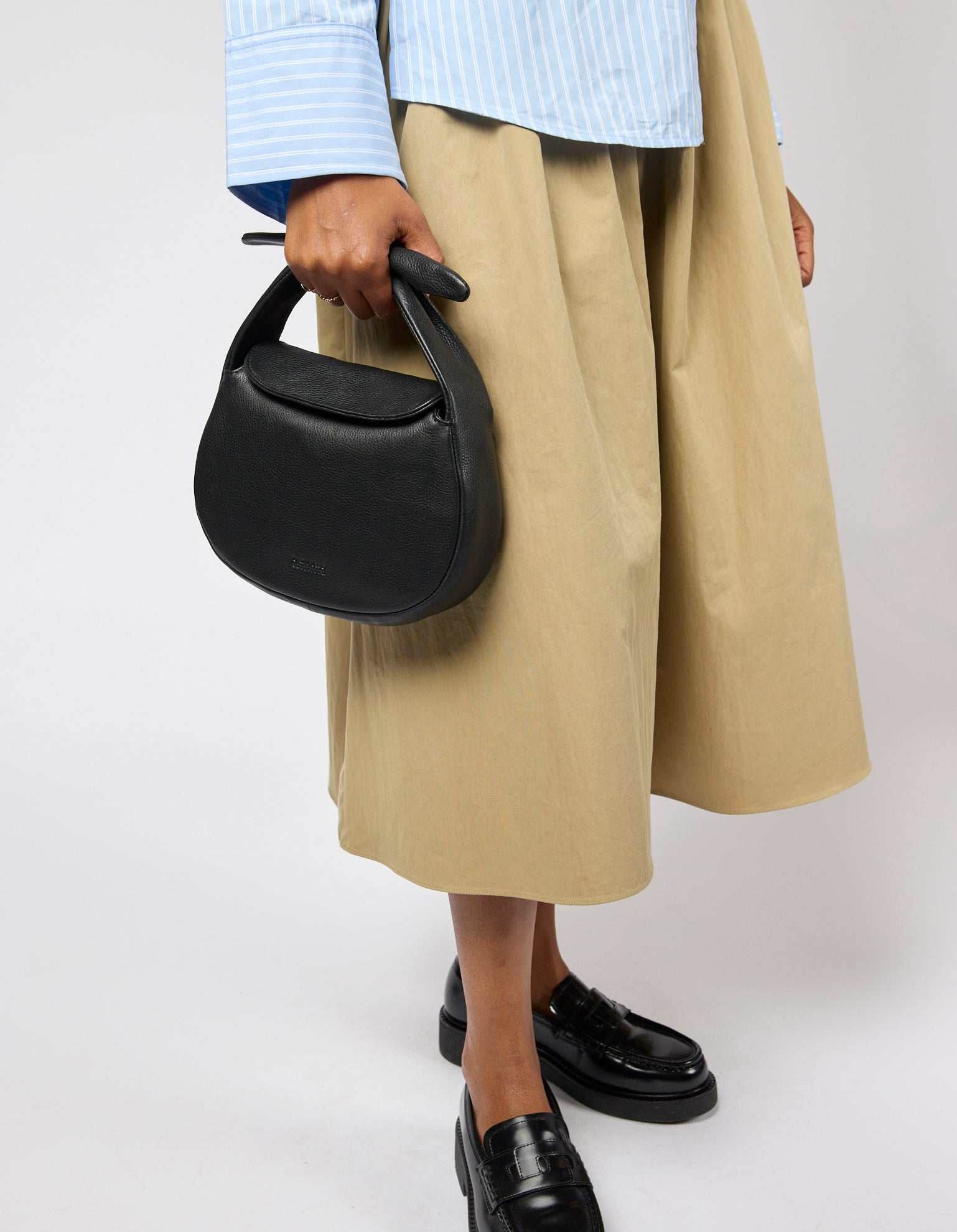 O My Bag Coco Croissant – Handtasche aus Soft Grain Leder mit Bow Handle & Crossbody Strap