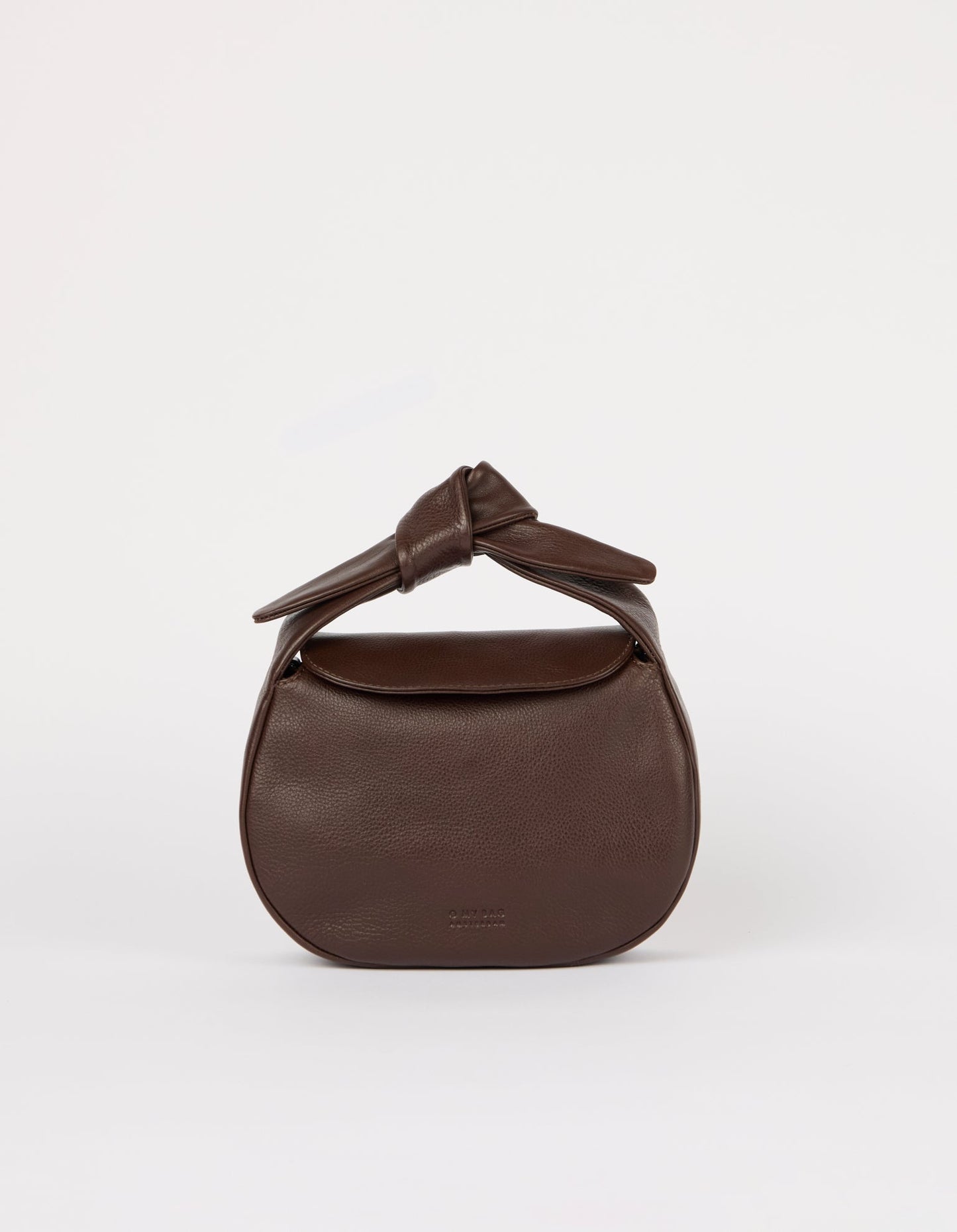 O My Bag Coco Croissant – Handtasche aus Soft Grain Leder mit Bow Handle & Crossbody Strap. Pariser Charme trifft auf praktische Eleganz.