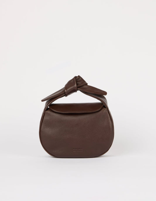 O My Bag Coco Croissant – Handtasche aus Soft Grain Leder mit Bow Handle & Crossbody Strap. Pariser Charme trifft auf praktische Eleganz.