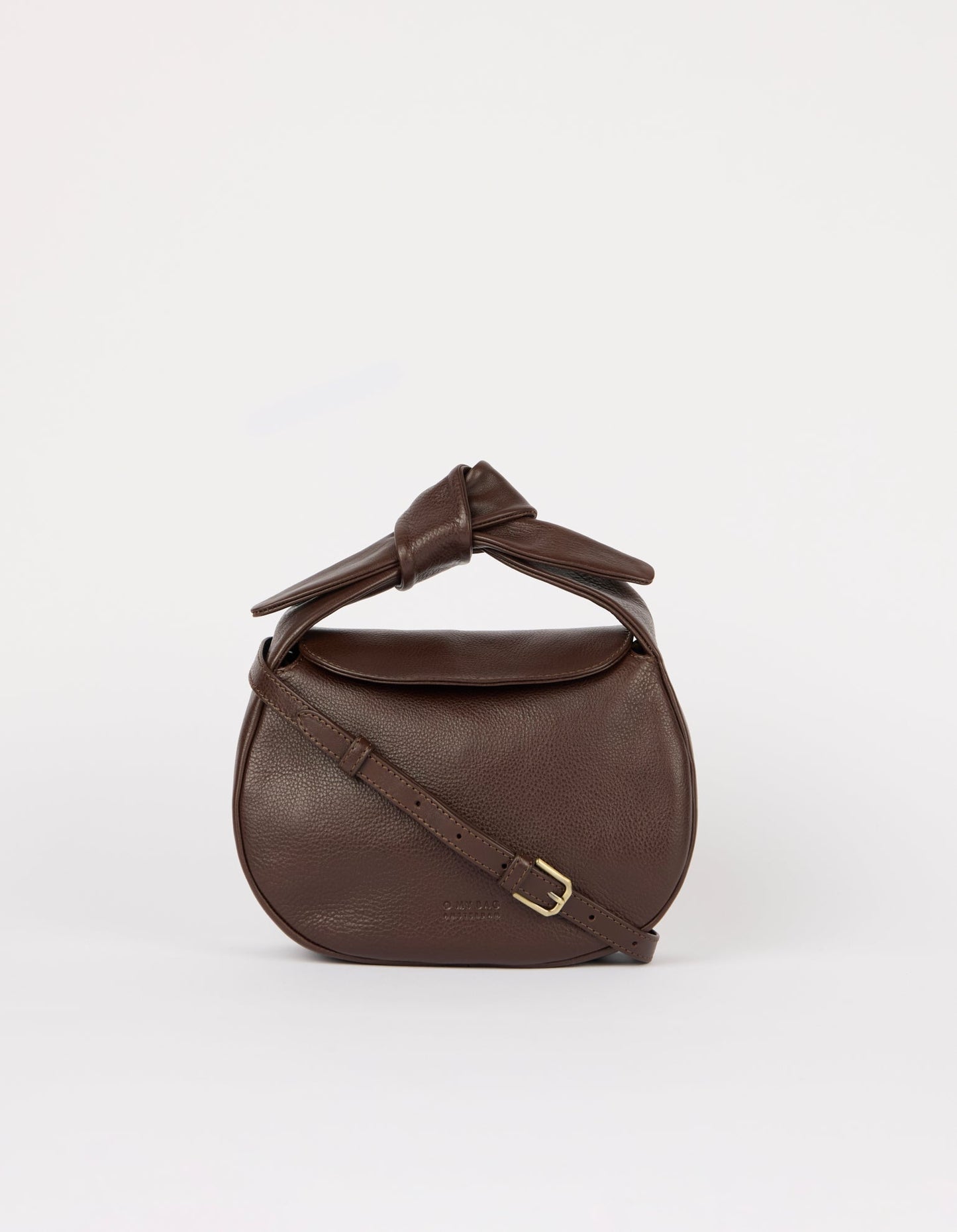 O My Bag Coco Croissant – Handtasche aus Soft Grain Leder mit Bow Handle & Crossbody Strap. Pariser Charme trifft auf praktische Eleganz.