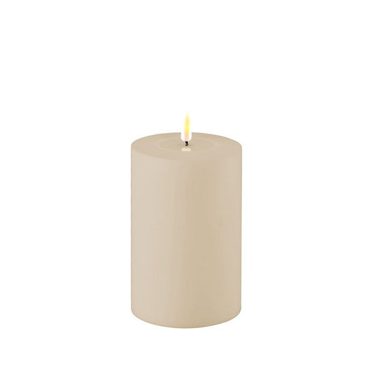 DeluxeHomeart LED Outdoor Blockkerze – Sand (Ø 10 x 15 cm)