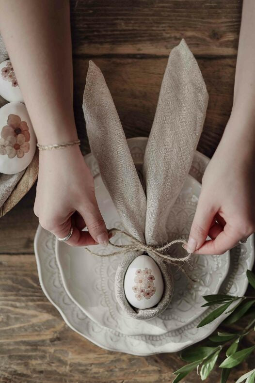 Oster-Ei mit Blüten