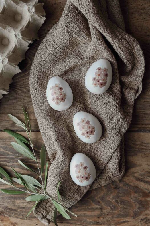 Oster-Ei mit Blüten