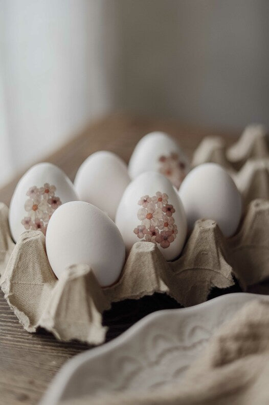 Oster-Ei mit Blüten