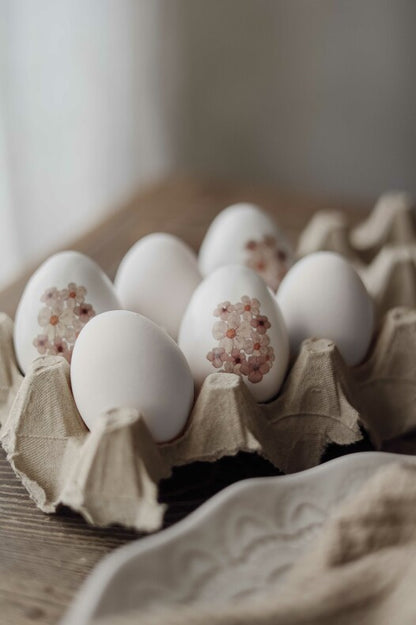 Oster-Ei mit Blüten