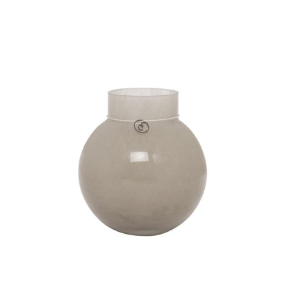 Zeitlose Glasvase von Ernst in sanftem Beige. Ideal für Blumen oder als Windlicht. Hochwertiges Glasdesign im skandinavischen Stil für jedes Zuhause.