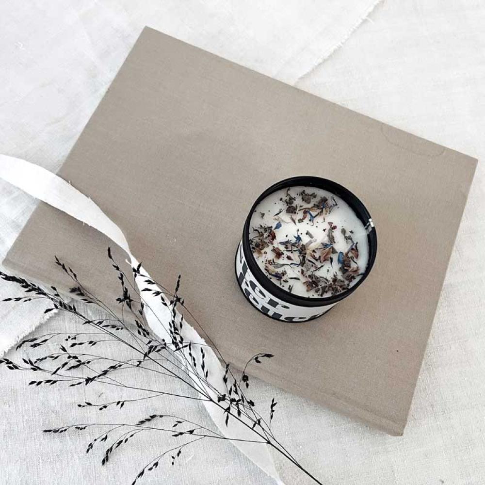 Vegane Duftkerze Osterzeit schwarzer Dose