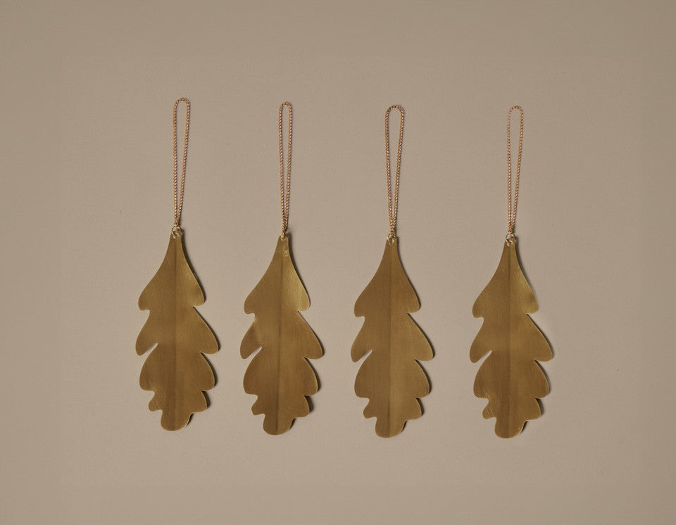Ferm Living Oak Leaf Brass Ornaments - Set of 4 eleganter Baumschmuck
