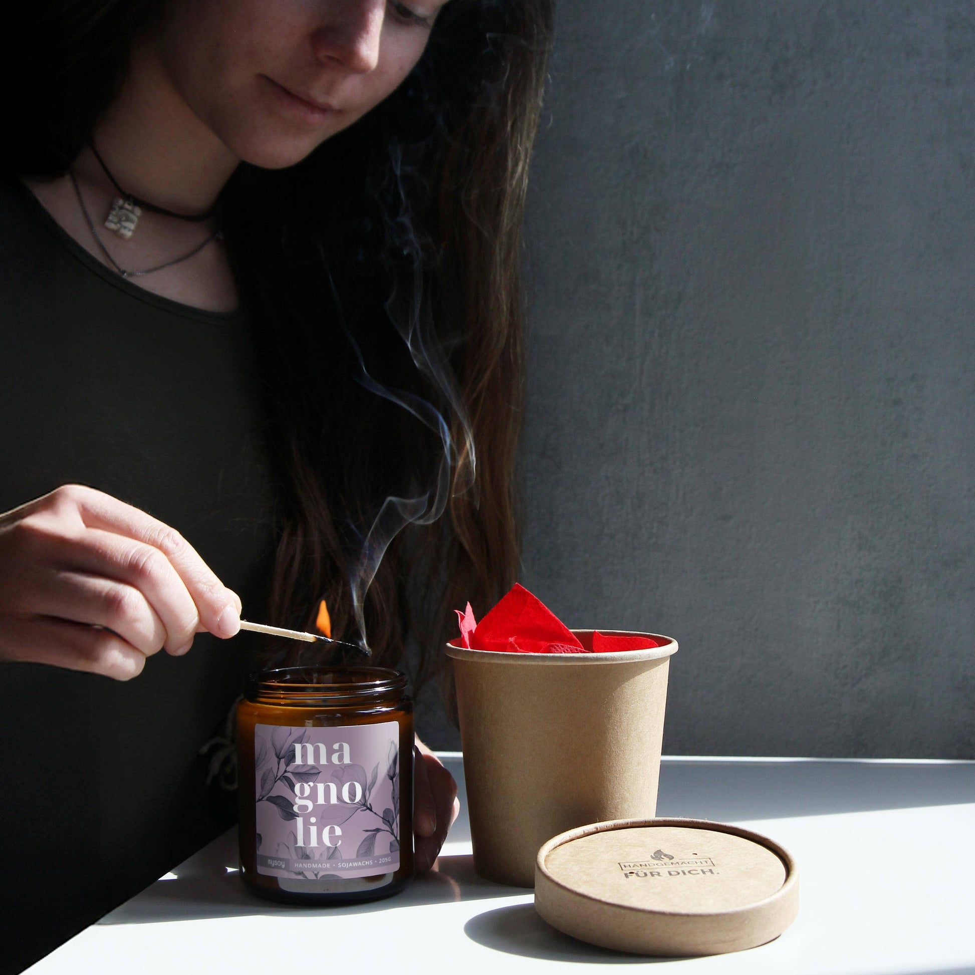Duftkerze Magnolie Frühling natürliche Raumbeduftung mit nachhaltiger Geschenkverpackung