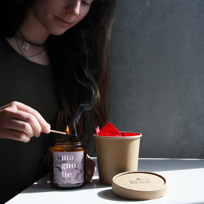 Duftkerze Magnolie Frühling natürliche Raumbeduftung mit nachhaltiger Geschenkverpackung