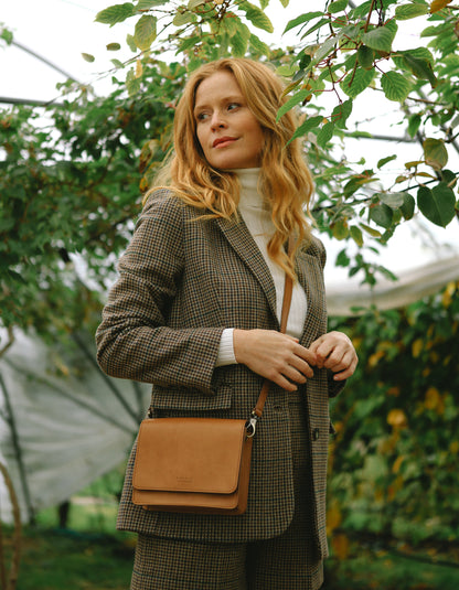 Audrey Mini Cognac Vegan Uppeal™ - Checkered Strap
