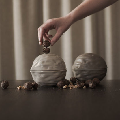 DBKD Walnut Bowl – Keramikschale in Walnuss-Form