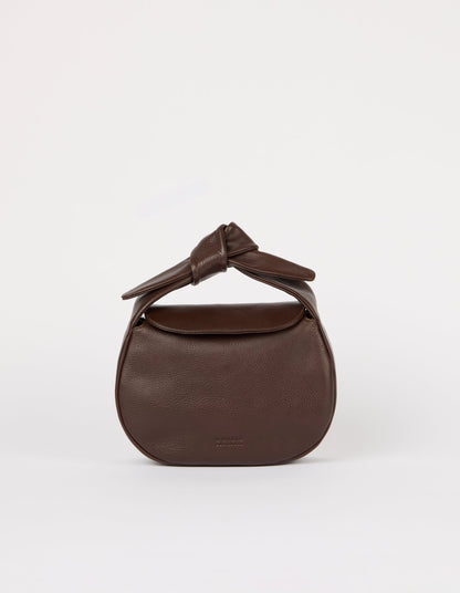 O My Bag Coco Croissant – Handtasche aus Soft Grain Leder mit Bow Handle & Crossbody Strap. Pariser Charme trifft auf praktische Eleganz.